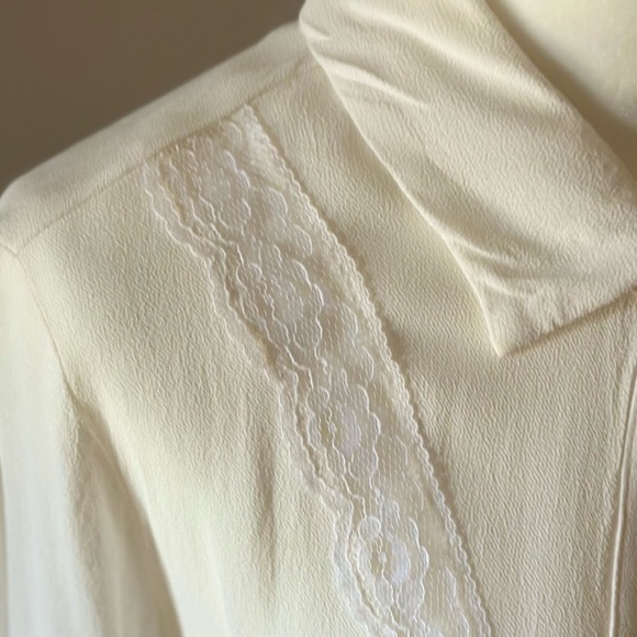 OG Reformation! White Lace Buttoned Blouse, XS - Picture 8 of 15